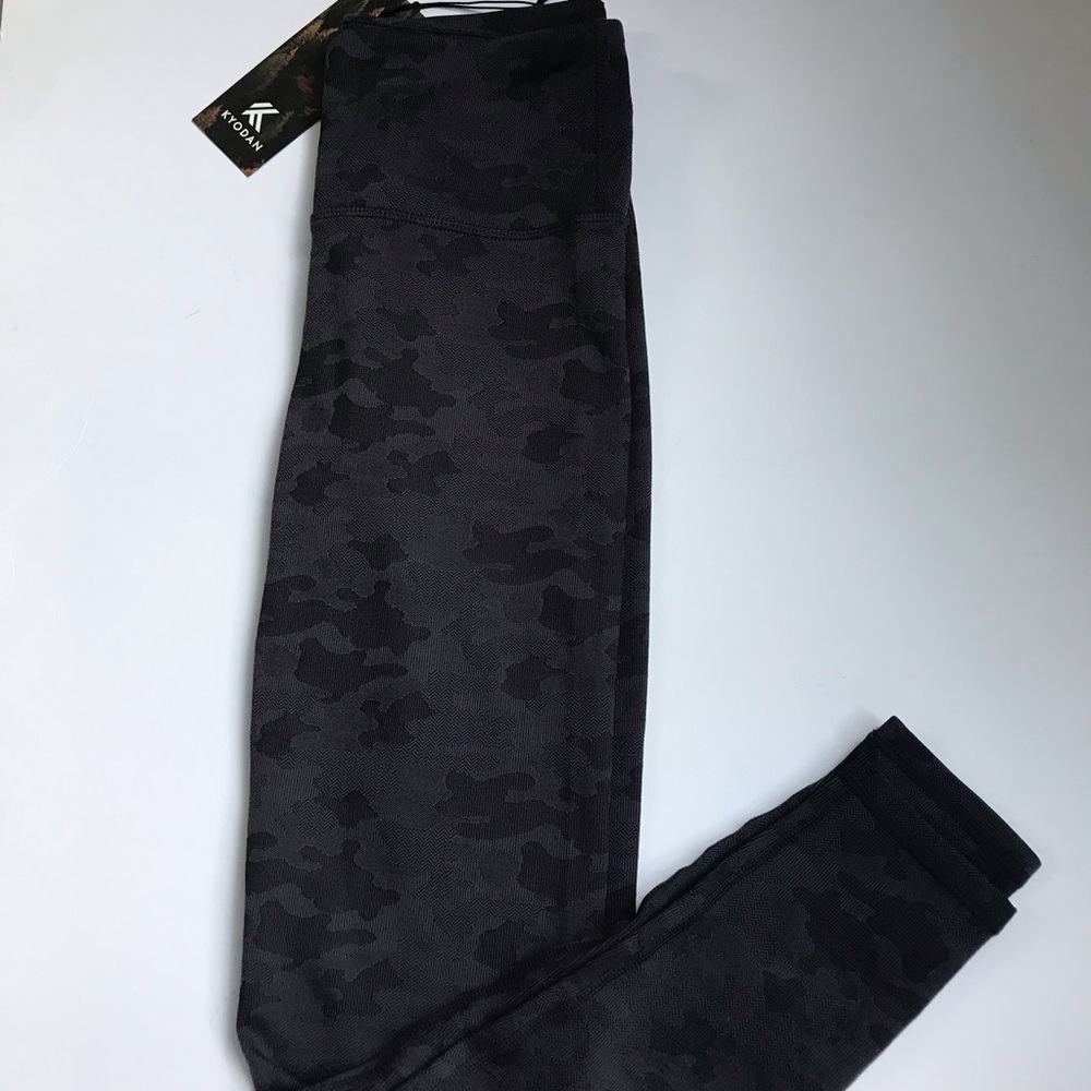 Kyodan High Waisted Leggings. Black Jacquard. Size XS NWT
